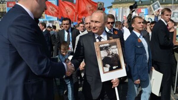 پوتین در راس راهنمایی هنگ فناناپذیر در مسکو - اسپوتنیک ایران  