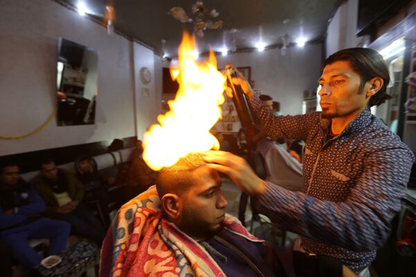 در آرایشگاه شهر « رفاه» در نوار غزه - اسپوتنیک ایران  