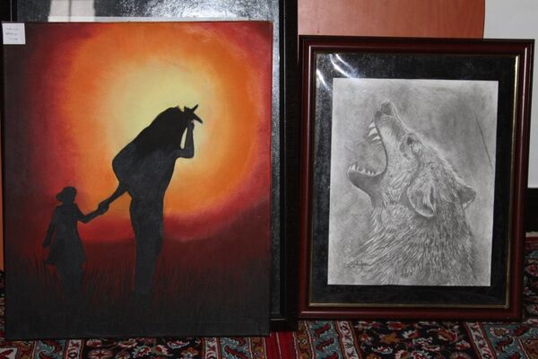 نمیتوانیم از دست و پای خود استفاده کنم با دهن نقاشی میکنم نمیتوانیم از دست و پای خود استفاده کنم با دهن نقاشی میکنم - اسپوتنیک ایران