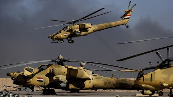 An Iraqi airforce MI-28 helicopter takes off in front of MI-35 (R) and MI28 helicopters at the army base of Qaryat Jaddalat, south of the city of Mosul on November 25, 2016 - اسپوتنیک ایران  