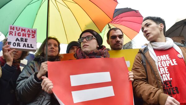 راهپیمایی ۲۵۰۰ همجنس گرا در مرکز کیف - اسپوتنیک ایران  