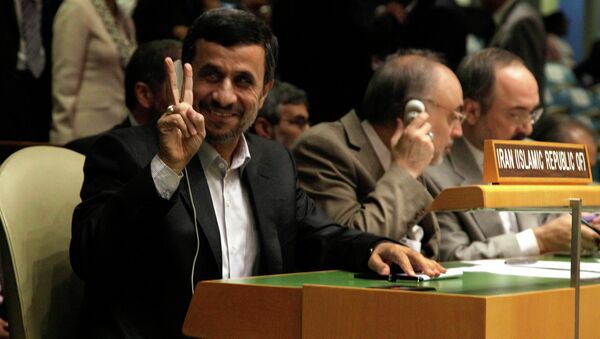 احمدی نژاد در کنار بابانوئل + عکس - اسپوتنیک ایران  