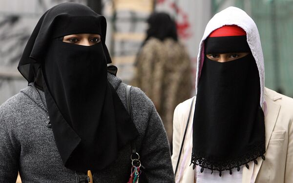 دختران مسلمان در یکی از خیابان های لندن - اسپوتنیک ایران  