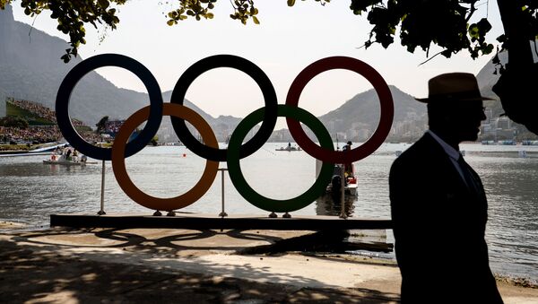Олимпийские кольца на озере Лагоа в Рио-де-Жанейро - اسپوتنیک ایران  