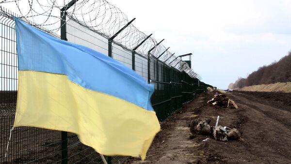 Украинский флаг на российско-украинской границе в Харьковской области - اسپوتنیک ایران  