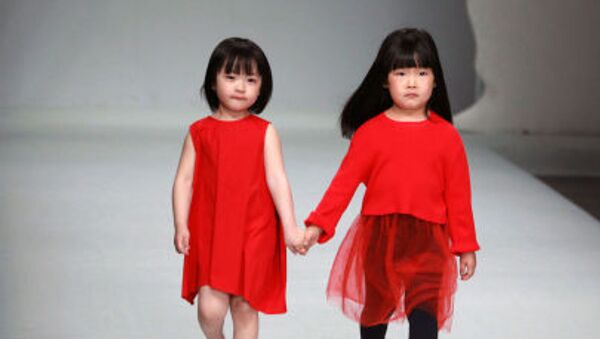 Показ детской коллекции JNBY на China Fashion Week в Пекине - اسپوتنیک ایران  