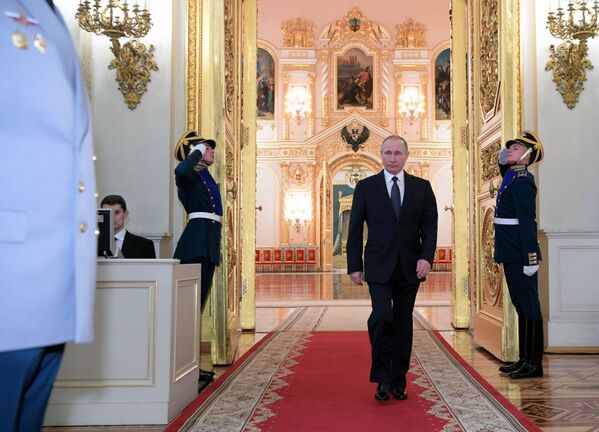 ولادیمیر پوتین، رئیس جمهور روسیه  در مراسم انتصاب افسران به مقام عالی فرماندهی - اسپوتنیک ایران  