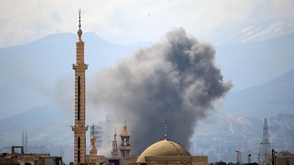 Дым после взрыва на востоке Дамаска, Сирия - اسپوتنیک ایران  