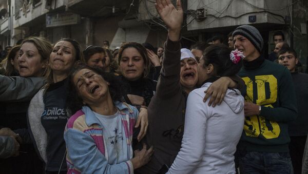 Родственники погибших и раненых во время террористического акта в центре города Хомс - اسپوتنیک ایران  