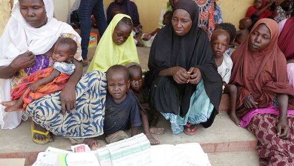 Women and children rescued by Nigerian soldiers from Boko Haram extremists at Sambisa Forest wait for treatment at a refugee camp in Yola, Nigeria. - اسپوتنیک ایران  
