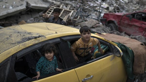 Мальчики в сломанном автомобиле на западе Мосула - اسپوتنیک ایران  