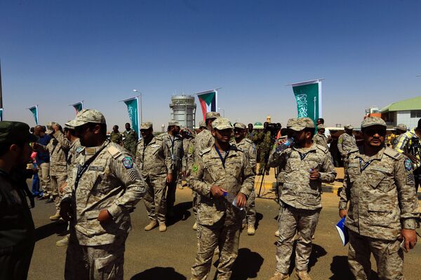 نظامیان نیروی هوایی عربستان سعودی در زمان رزمایش مشترک نیروی هوایی عربستان سعودی و سودان در نزدیکی شهر « مروئه» سودان - اسپوتنیک ایران  