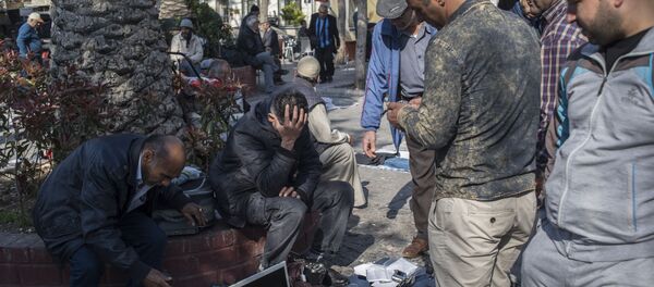 Сирийские беженцына блошином рынке в одном из районов Измира, Турция Сирийские беженцына блошином рынке в одном из районов Измира, Турция - اسپوتنیک ایران