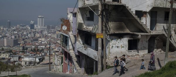 پناهجویان سوریه در ازمیر پناهجویان سوریه در ازمیر - اسپوتنیک ایران