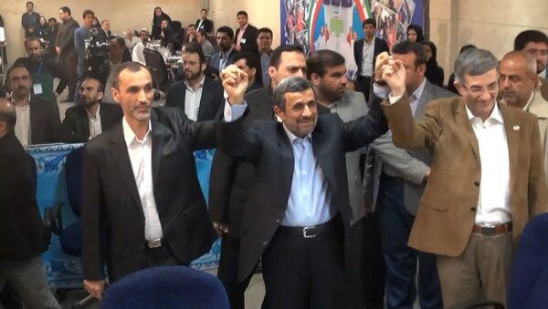 اعتراض شدید احمدی‌نژاد به بازداشت حامیان خود از سوی قوه قضائیه - اسپوتنیک ایران  