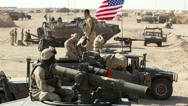 American marines of the USMC (US Marine Corps) put a flag on a antenna of a HMMWI (Hight Mobility Multi Wheeled Vehicles) in the north of the desert Kuwait near the Iraqi border 15 March 2003 - اسپوتنیک ایران  