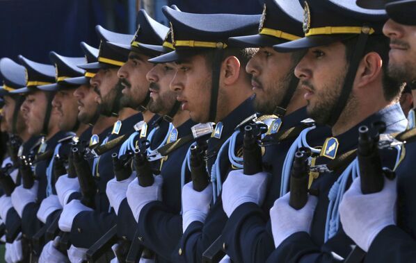 دانشجویان افسری در رژه « روز ارتش» در تهران - اسپوتنیک ایران  