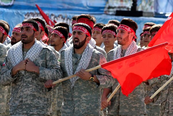 بسیجیان در رژه « روز ارتش» در تهران - اسپوتنیک ایران  