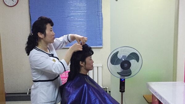 مدل موهای مجاز در کره شمالی (عکس) - اسپوتنیک ایران  