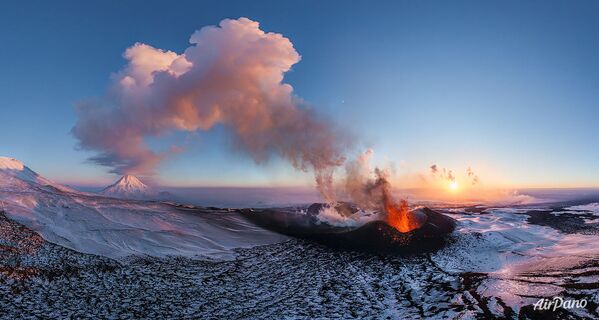 عکس فوران آتشفشان « تولباچیک مسطح» در کامچاتکا روسیه، سال 2012 میلادی - اسپوتنیک ایران  