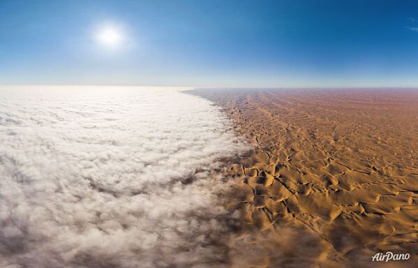 مه بر فراز فلات « ساسوسولی» (Sossusvlei) در بیابان « نامیب» نامبیا - اسپوتنیک ایران  