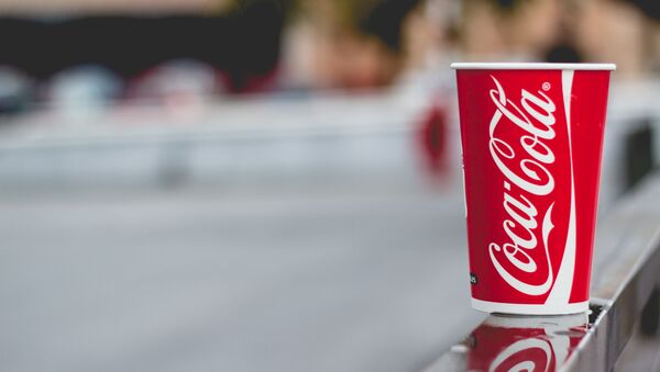 متوقف شدن تبلیغات تجاری کوکا کولا در شبکه های اجتماعی  - اسپوتنیک ایران  