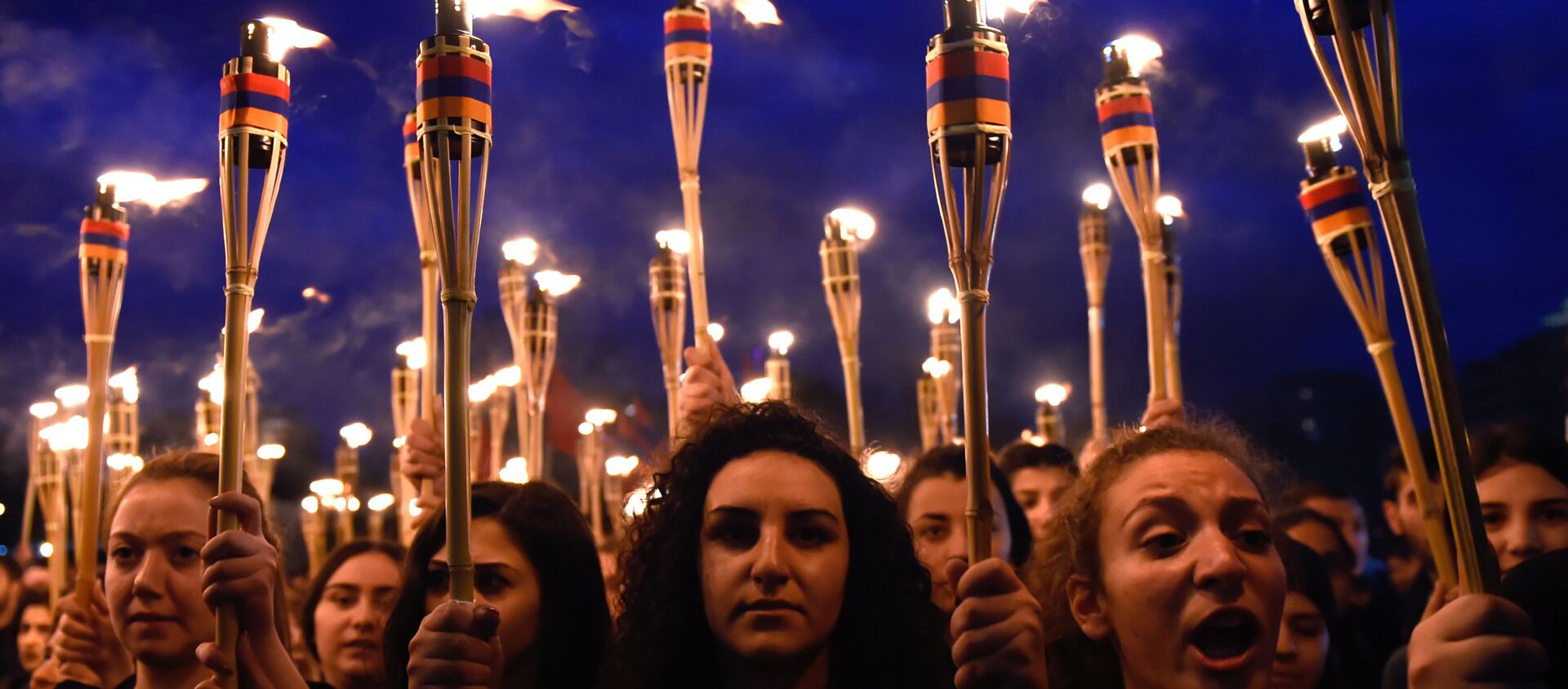 در راهپیمایی مشعل در ایروان پرچم‌های ترکیه و آذربایجان به آتش کشیده شدند - اسپوتنیک ایران  , 1920, 23.04.2021