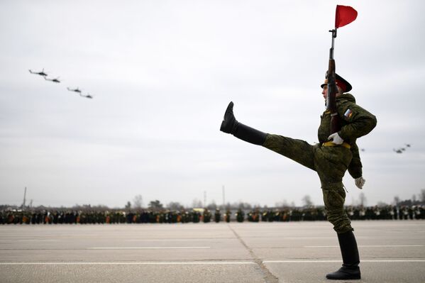 تمرینات مشترک ستون مکانیزه و هوایی رژه پیروزی در روسیه - اسپوتنیک ایران  