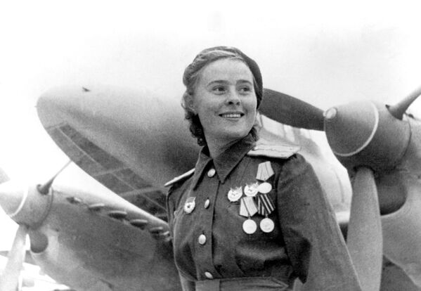 ماریا دولینا قهرمان اتحاد شوروی معاون فرمانده اسکادریل 125 هنگ هوایی زنان - اسپوتنیک ایران  