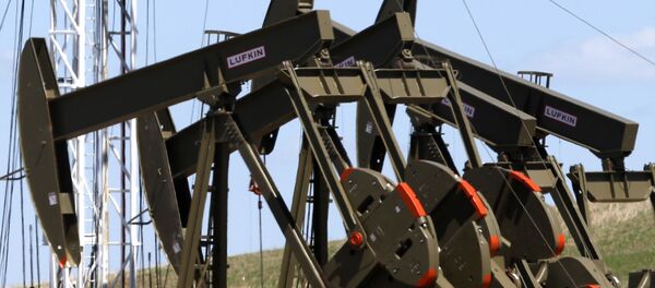 بازار جهانی نفت در پی حمله به نفتکش ایرانی تکان خورد بازار جهانی نفت در پی حمله به نفتکش ایرانی تکان خورد - اسپوتنیک ایران