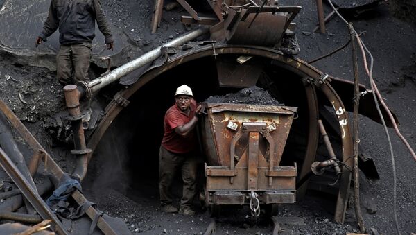 خارج شدن 21 جنازه از معدن زغال سنگ - اسپوتنیک ایران  