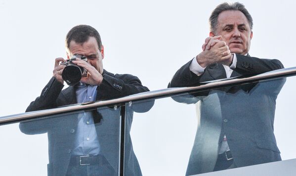 دمیتری مدودوف نخست وزیر روسیه  و  ویتالی موتکو  معاون نخست وزیر روسیه در  مسابقات خودروسواری  « فرمول -1» - اسپوتنیک ایران  