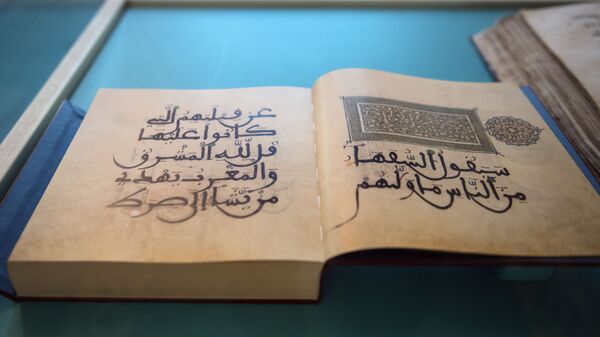 Экспонаты выставки коранической каллиграфии в рамках ежегодного фестиваля Корана в Московской соборной мечети - اسپوتنیک ایران  