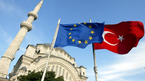 یونکر: ازسرگیری مجازات اعدام در ترکیه، پایان مذاکرات در باره پیوستن این کشور به اتحادیه اروپا خواهد بود - اسپوتنیک ایران  