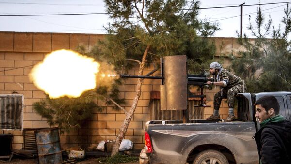 Солдат YPG стреляет по позициям ИГИЛ из зенитного орудия в деревне Tel Tawil - اسپوتنیک ایران  