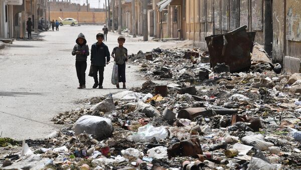 Дети на улице в сирийском городе Дейр-эз-Зор - اسپوتنیک ایران  