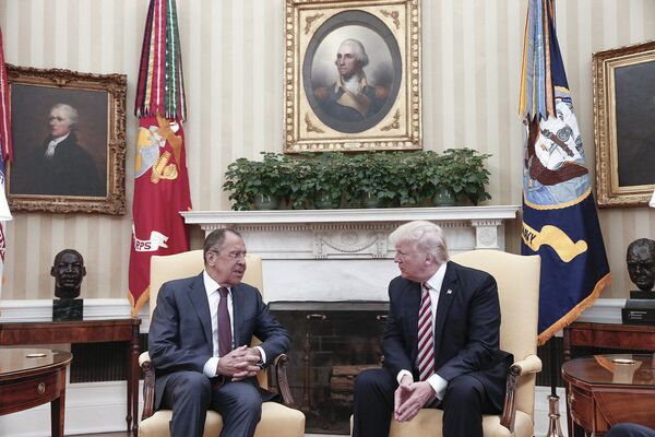 سرگی لاوروف ، وزیر امور خارجه  روسیه و  دونالد ترامپ رئیس جمهور آمریکا در واشنگتن - اسپوتنیک ایران  