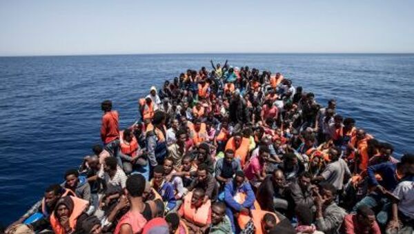 Мигранты на судне у берегов Ливии - اسپوتنیک ایران  