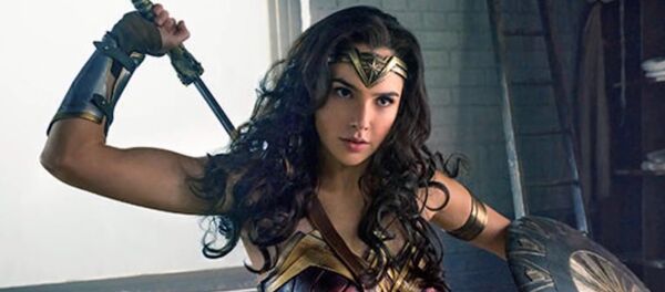 خشم فمینیست ها از تبلیغات شکلات لاغری، با حضور بازیگر فیلم زن شگفت انگیز (عکس) خشم فمینیست ها از تبلیغات شکلات لاغری، با حضور بازیگر فیلم زن شگفت انگیز (عکس) - اسپوتنیک ایران