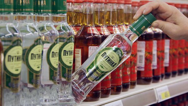 امضای قانون مجازات شدید برای فروش غیر قانونی مشروبات الکلی در روسیه - اسپوتنیک ایران  