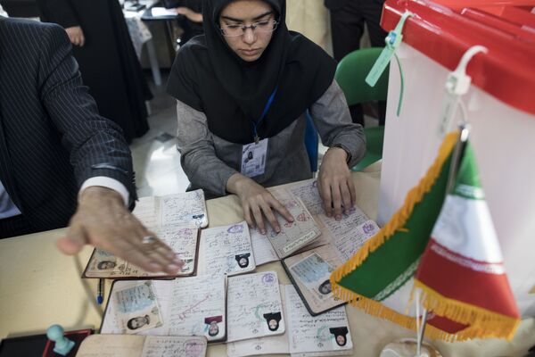 خبرنگار روزنامه نیویورک تایمز در تهران در صفحه اش در توییتر می نویسد میزان حضور مردم در انتخابات بسیار بالا است - اسپوتنیک ایران  