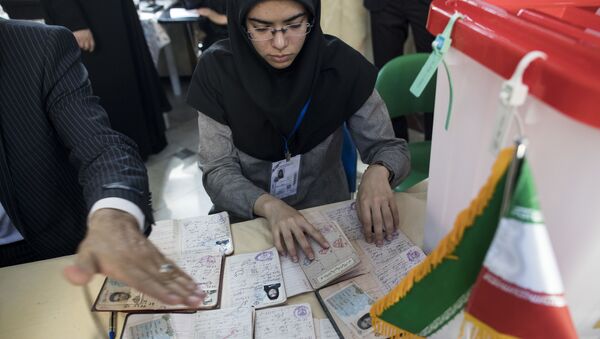 На избирательном участке во время президентских выборов в Иране - اسپوتنیک ایران  