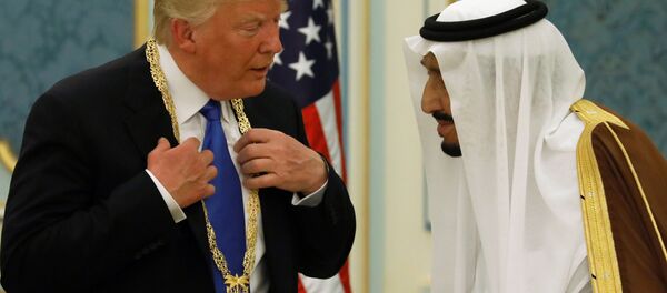 گفتگوی تلفنی پادشاه عربستان با رئیس جمهور آمریکا گفتگوی تلفنی پادشاه عربستان با رئیس جمهور آمریکا - اسپوتنیک ایران