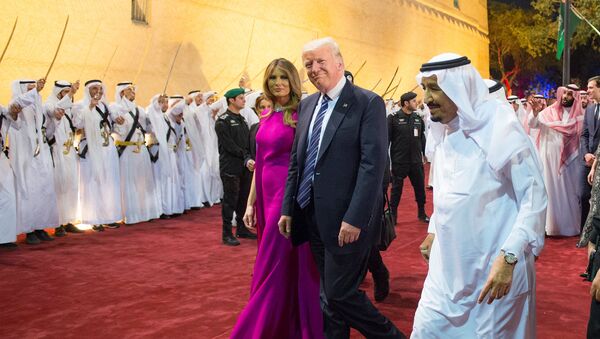 Президент США Дональд Трамп c женой Меланьей и король Саудовской Аравии Салман бен Абдель Азиз Аль Сауд во дворце Мурабба в Эр-Рияде - اسپوتنیک ایران  