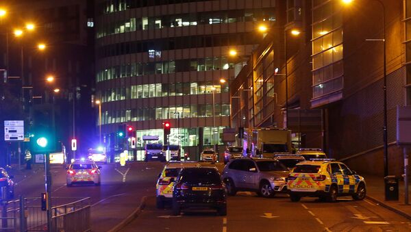 Vehicles are seen near a police cordon outside the Manchester Arena, where U.S. singer Ariana Grande had been performing, in Manchester, northern England, Britain, May 23, 2017. - اسپوتنیک ایران  