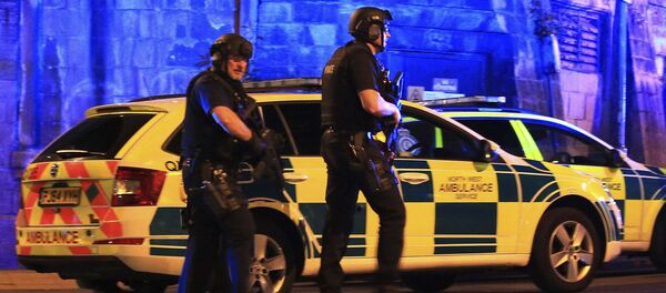 استفاده پلیس ترکیه از اسپری فلفل برای متفرق ساختن مهاجران ایرانی و افغانی در دنیزلی+ ویدئو - اسپوتنیک ایران  