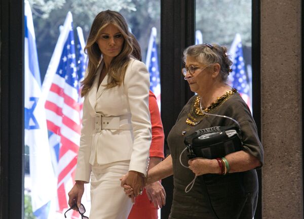 ملانیا ترامپ بانوی اول آمریکا در کنار نهاما ریولین همسر رئیس جمهور اسرائیل - اسپوتنیک ایران  