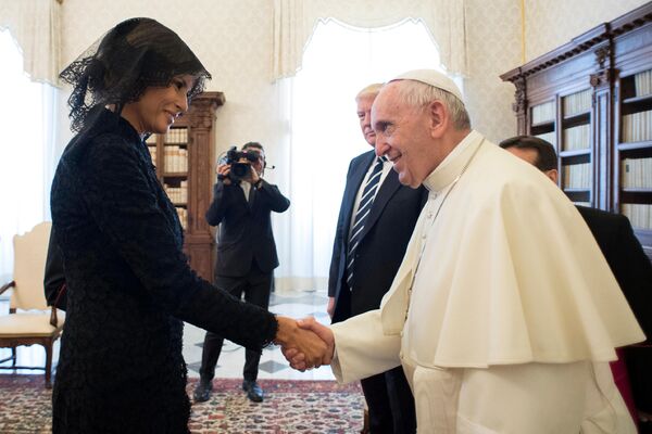 ملانیا ترامپ بانوی اول آمریکا و فرانسیس پاپ رم در واتیکان - اسپوتنیک ایران  