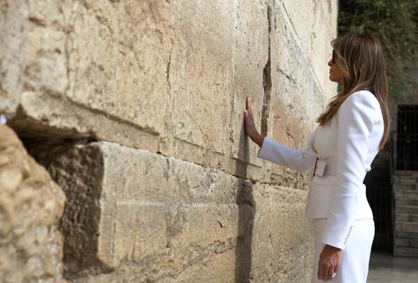 ملانیا ترامپ بانوی اول آمریکا در کنار « دیوار ندبه» در اورشلیم - اسپوتنیک ایران  