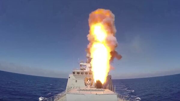 Запуск крылатых ракет Калибр по объектам Исламского государства (ИГ, запрещена в РФ) в Сирии, 31.05.17 - اسپوتنیک ایران  